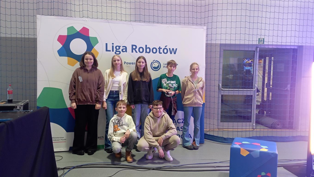 Uczniowie ze Stadnickiej Woli wzięli udział w Lidze Robotów [zdjęcia]