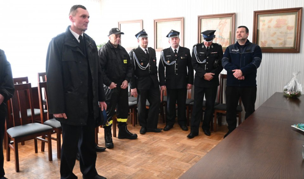 Jednostki OSP z gminy Radoszyce otrzymały nowy sprzęt [zdjęcia]