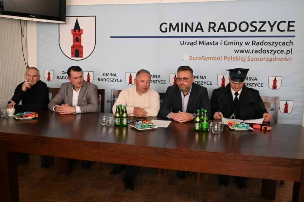 Jednostki OSP z gminy Radoszyce otrzymały nowy sprzęt [zdjęcia]