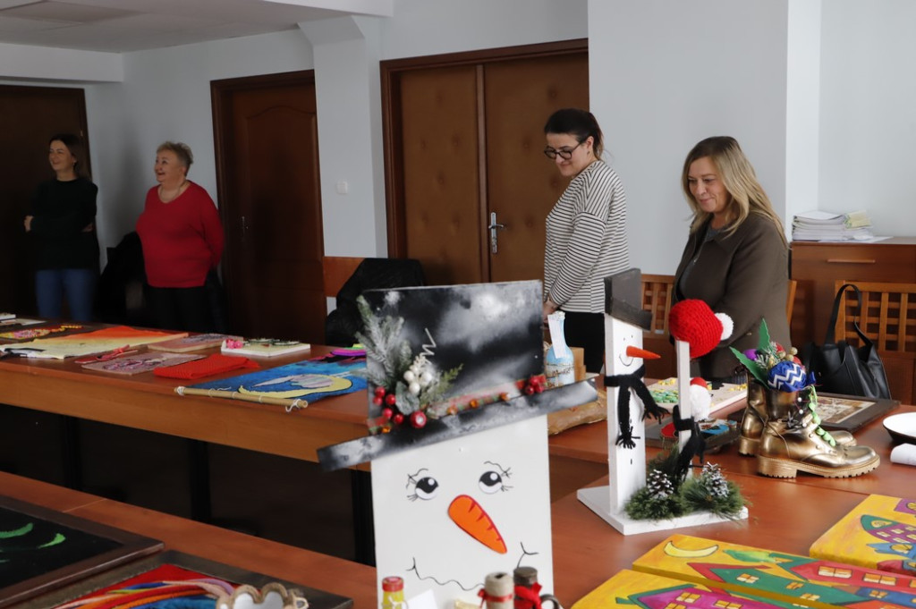 Dali przedmiotom drugie życie. Konkurs `Malowane na byle czym` rozstrzygnięty`