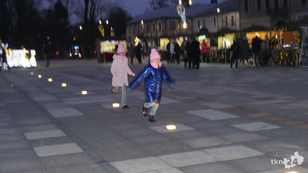 Świąteczne cuda na rynku w Końskich. Ruszył Bożonarodzeniowy Jarmark [wideo, zdjęcia]