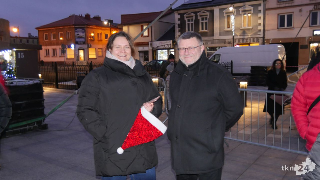 Świąteczne cuda na rynku w Końskich. Ruszył Bożonarodzeniowy Jarmark [wideo, zdjęcia]