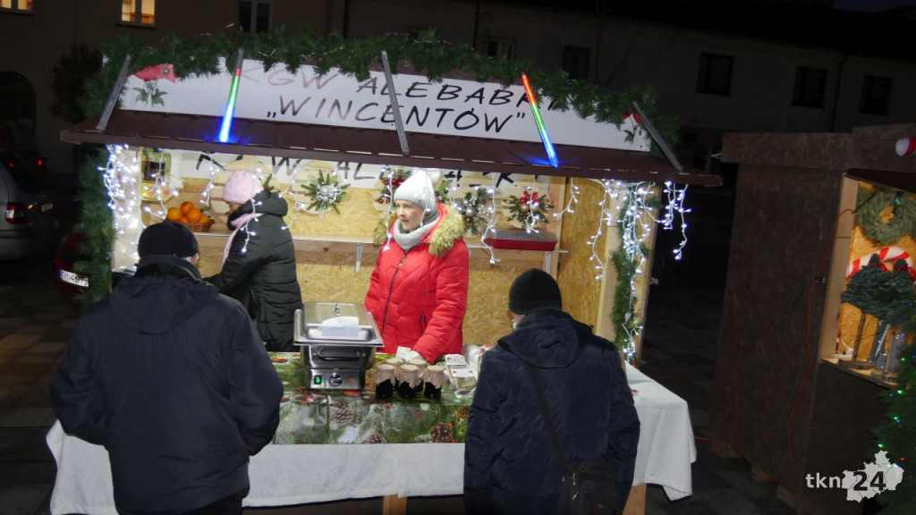 Świąteczne cuda na rynku w Końskich. Ruszył Bożonarodzeniowy Jarmark [wideo, zdjęcia]