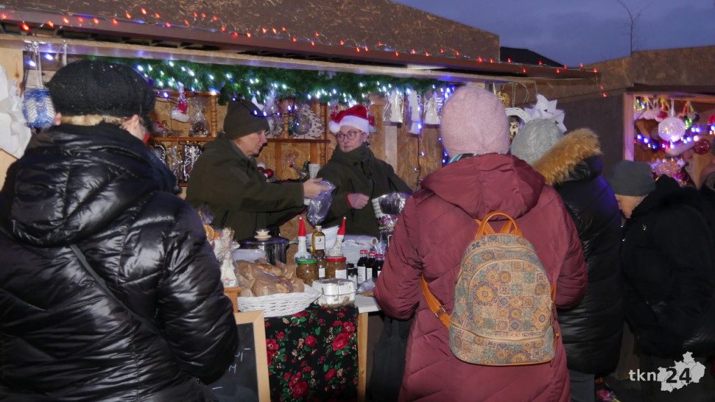 Świąteczne cuda na rynku w Końskich. Ruszył Bożonarodzeniowy Jarmark [wideo, zdjęcia]