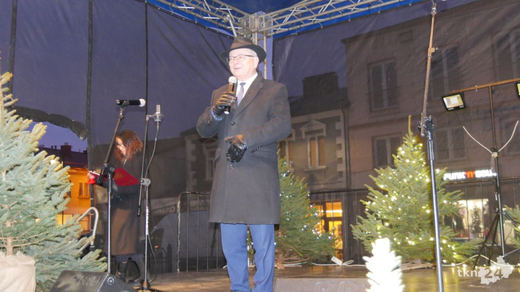 Świąteczne cuda na rynku w Końskich. Ruszył Bożonarodzeniowy Jarmark [wideo, zdjęcia]