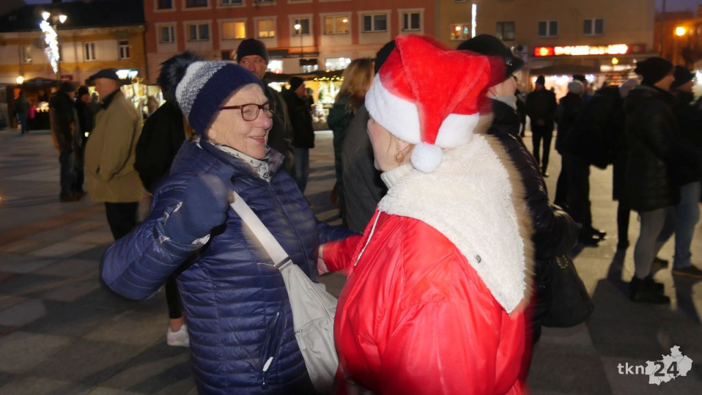 Świąteczne cuda na rynku w Końskich. Ruszył Bożonarodzeniowy Jarmark [wideo, zdjęcia]