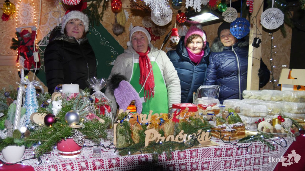 Świąteczne cuda na rynku w Końskich. Ruszył Bożonarodzeniowy Jarmark [wideo, zdjęcia]