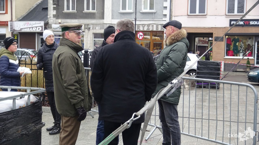 Tłumy po choinki. Jarmark w Końskich w sobotę [wideo, zdjęcia]