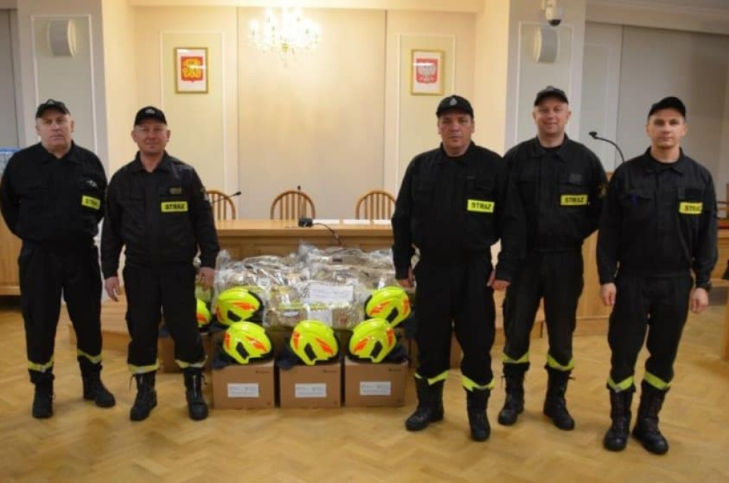 Nowe umundurowanie przekazano jednostkom OSP z gminy Końskie