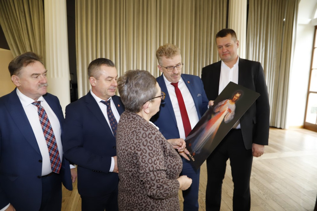 Podopieczni Warsztatu Terapii Zajęciowej na świątecznym spotkaniu [zdjęcia]