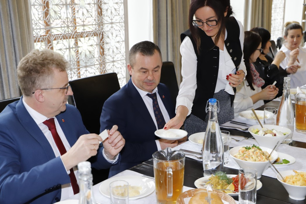 Podopieczni Warsztatu Terapii Zajęciowej na świątecznym spotkaniu [zdjęcia]