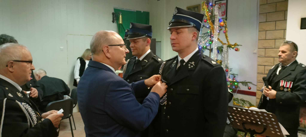 Opłatkowe spotkanie w miejscowości Wąsosz z medalami dla druhów [zdjęcia]