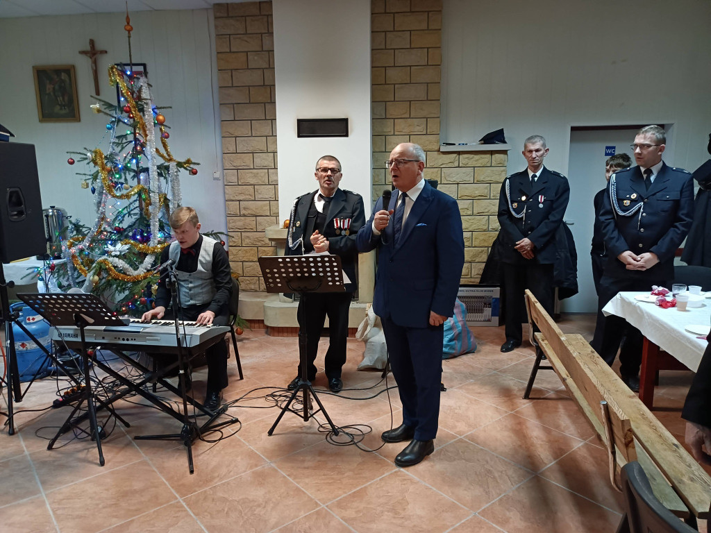 Opłatkowe spotkanie w miejscowości Wąsosz z medalami dla druhów [zdjęcia]
