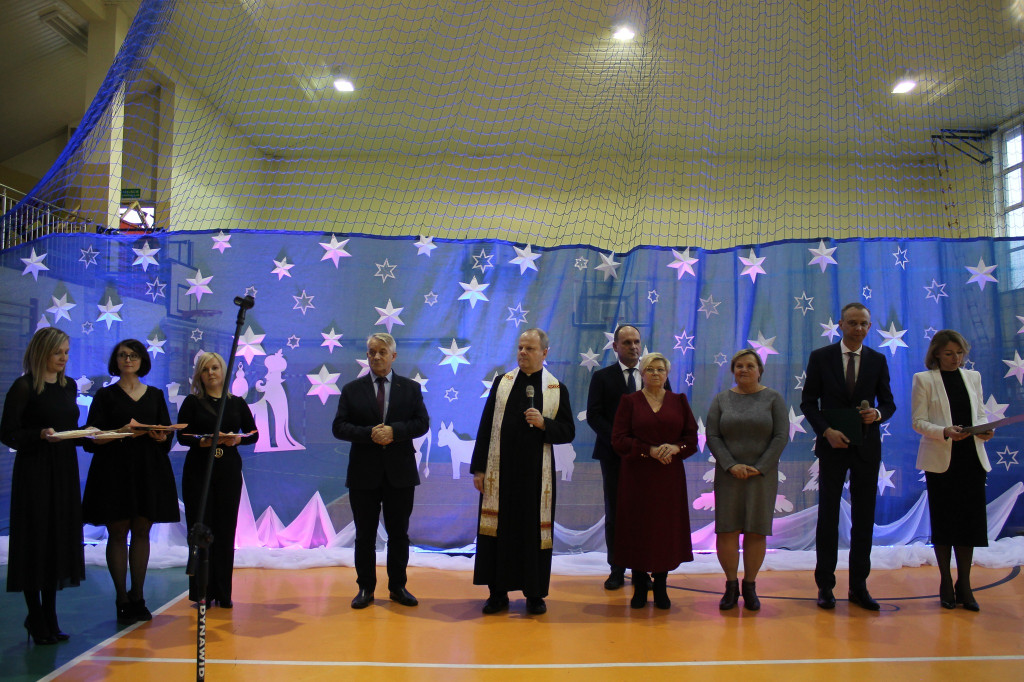 Starsi i samotni zasiedli przy wigilijnym stole [zdjęcia]