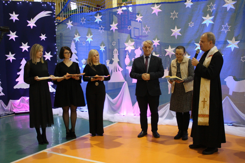 Starsi i samotni zasiedli przy wigilijnym stole [zdjęcia]