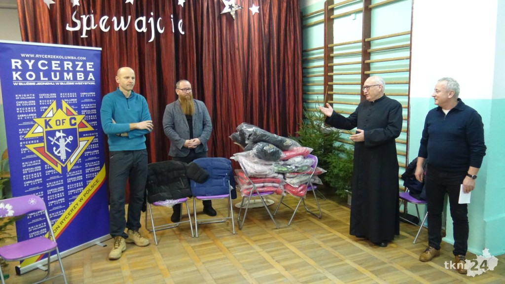 Kurtki dla potrzebujących dzieciaków. Piękna akcja Rycerzy Kolumba [wideo, zdjęcia]