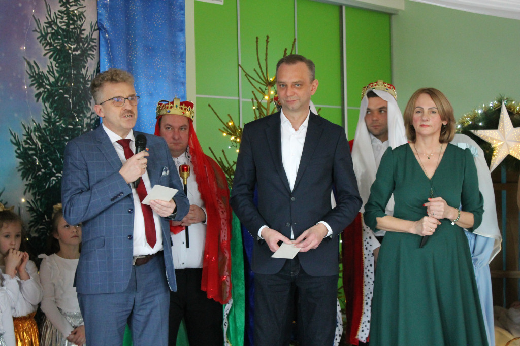 Rodzinne jasełka w Smykowie. Dzieci wystąpiły wspólnie z rodzicami [zdjęcia]