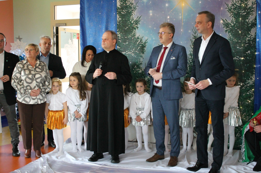 Rodzinne jasełka w Smykowie. Dzieci wystąpiły wspólnie z rodzicami [zdjęcia]