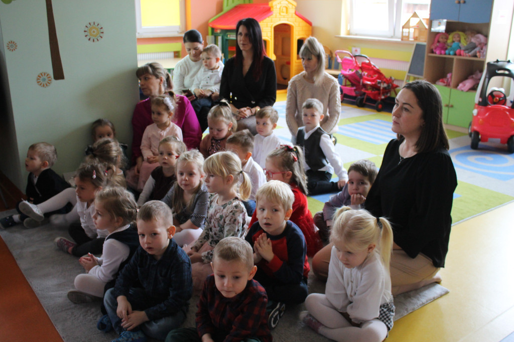 Rodzinne jasełka w Smykowie. Dzieci wystąpiły wspólnie z rodzicami [zdjęcia]
