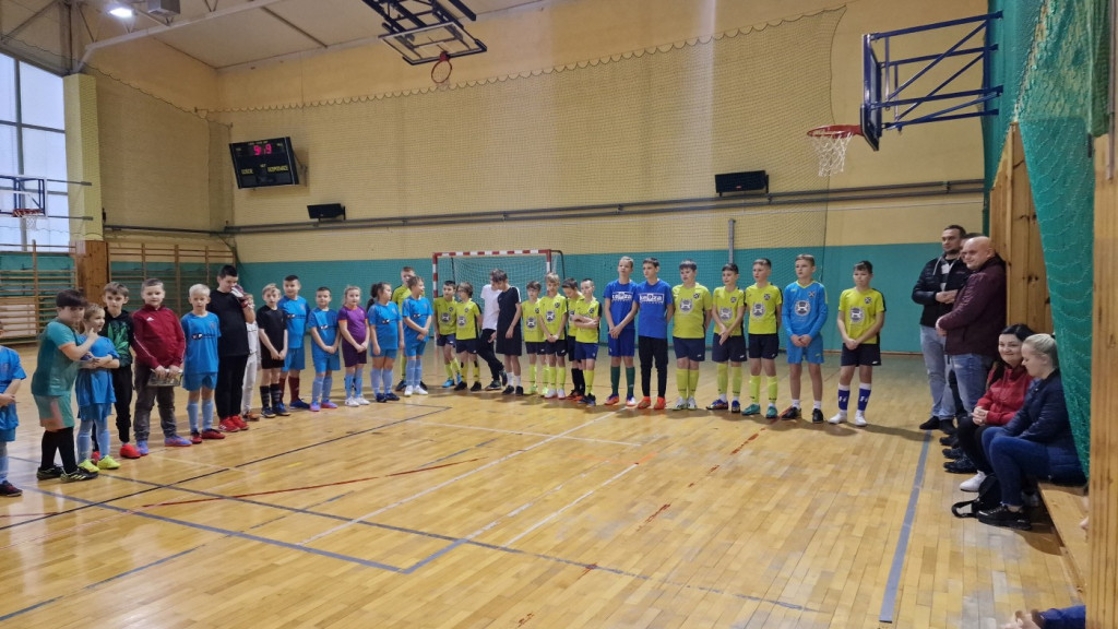 Nowe stroje sportowe dla młodzieży z Gowarczowa [zdjęcia]