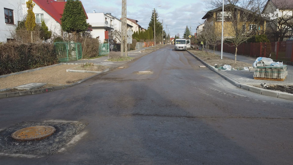 Końskie: Stare osiedle z nowymi drogami [wideo, zdjęcia]