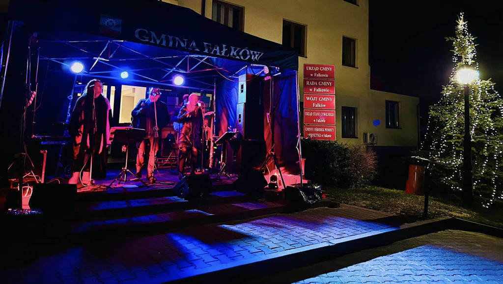 Szaleństwo sylwestrowej nocy ze Sweet Combo w Fałkowie [wideo, zdjęcia]