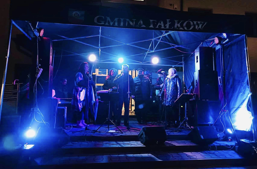 Szaleństwo sylwestrowej nocy ze Sweet Combo w Fałkowie [wideo, zdjęcia]