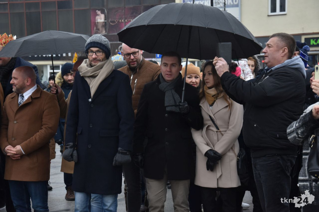 Trzej Królowie spotkali się na rynku w Końskich [wideo, zdjęcia]