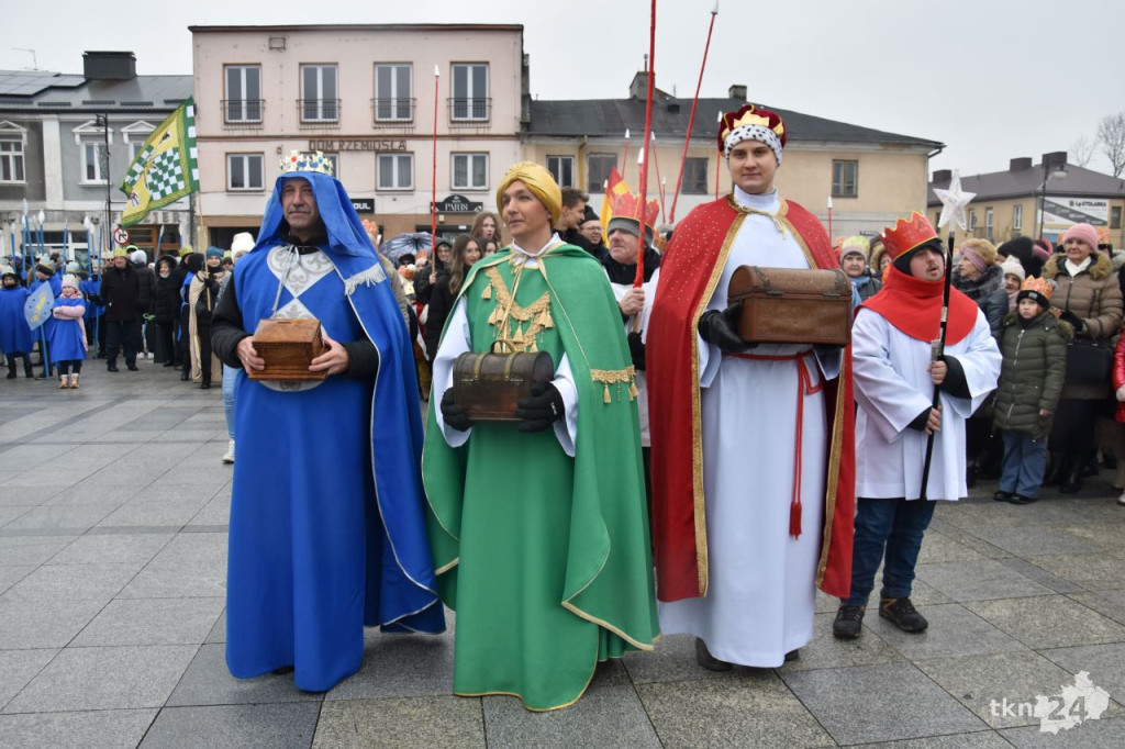 Trzej Królowie spotkali się na rynku w Końskich [wideo, zdjęcia]