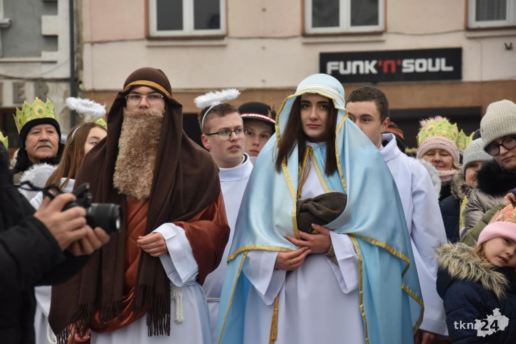 Trzej Królowie spotkali się na rynku w Końskich [wideo, zdjęcia]