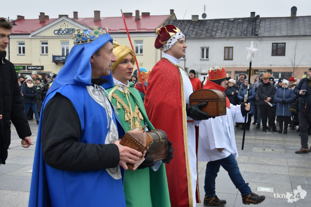 Trzej Królowie spotkali się na rynku w Końskich [wideo, zdjęcia]