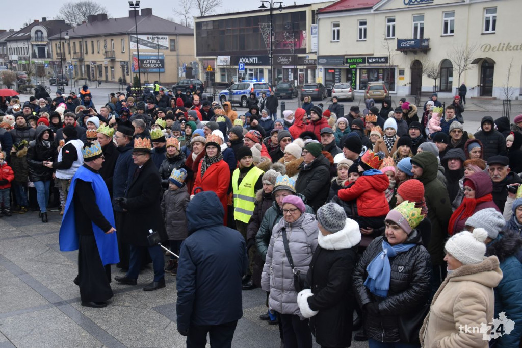 Trzej Królowie spotkali się na rynku w Końskich [wideo, zdjęcia]