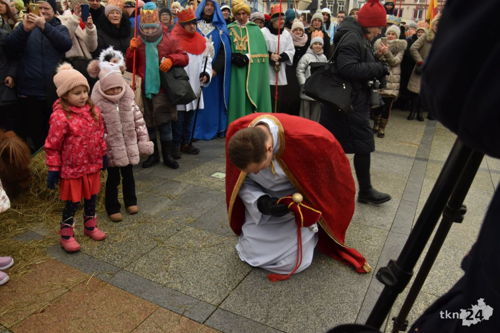 Trzej Królowie spotkali się na rynku w Końskich [wideo, zdjęcia]