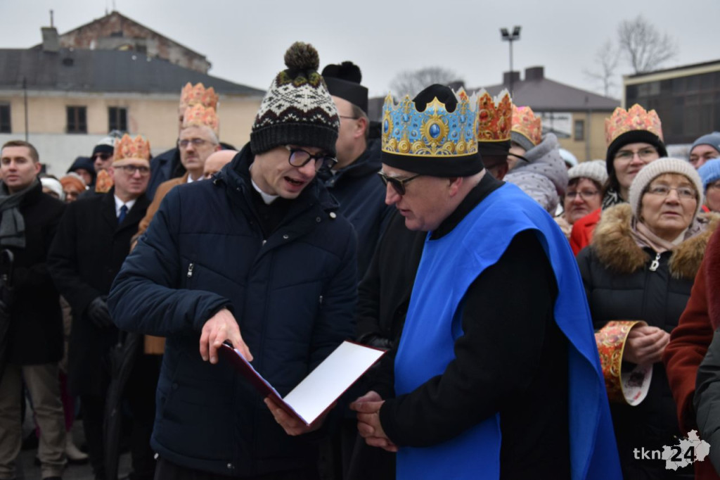 Trzej Królowie spotkali się na rynku w Końskich [wideo, zdjęcia]