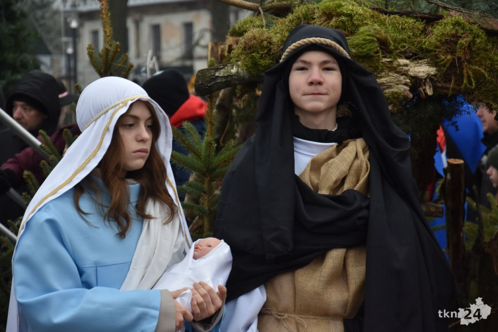 Trzej Królowie spotkali się na rynku w Końskich [wideo, zdjęcia]