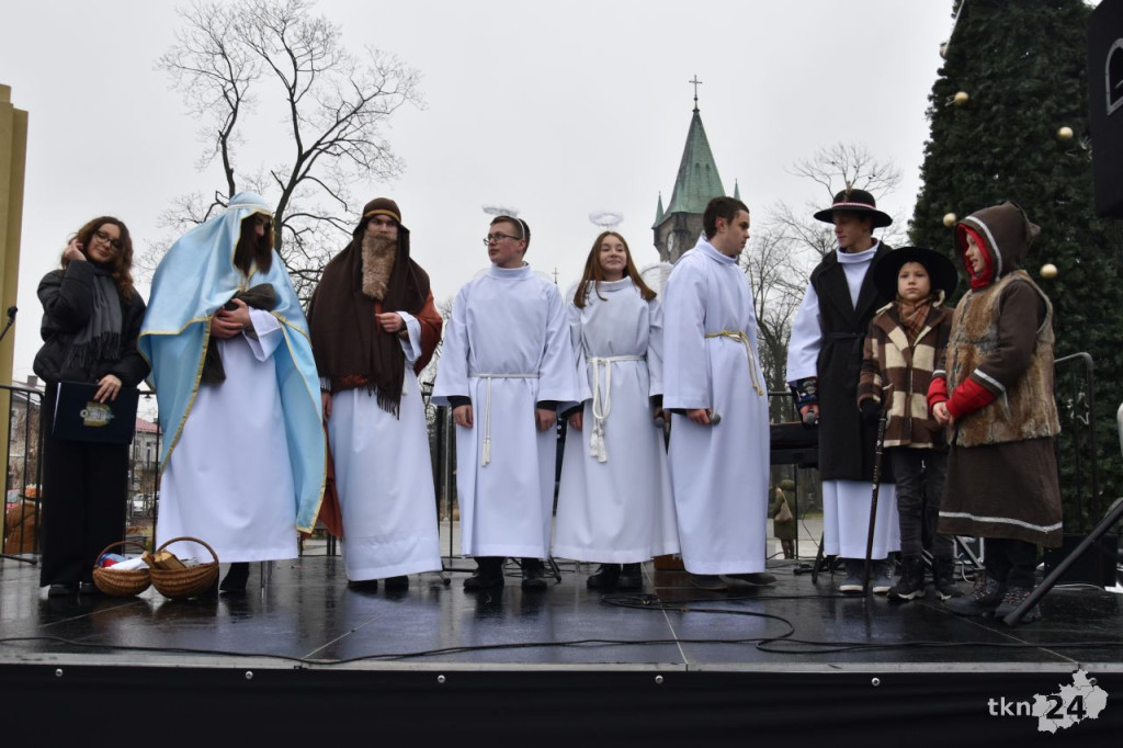 Trzej Królowie spotkali się na rynku w Końskich [wideo, zdjęcia]