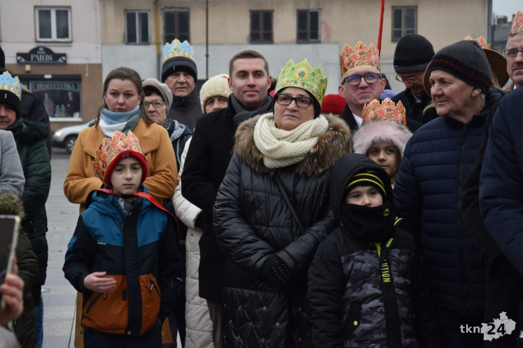 Trzej Królowie spotkali się na rynku w Końskich [wideo, zdjęcia]