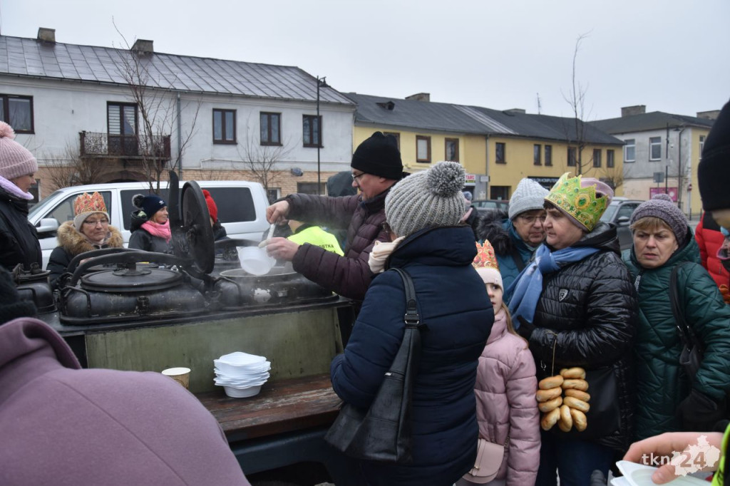 Trzej Królowie spotkali się na rynku w Końskich [wideo, zdjęcia]