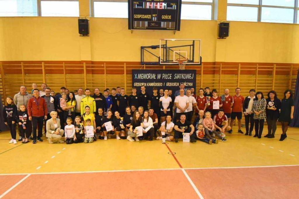 Fałkowianie na siatkarskim turnieju w Przedborzu [zdjęcia]