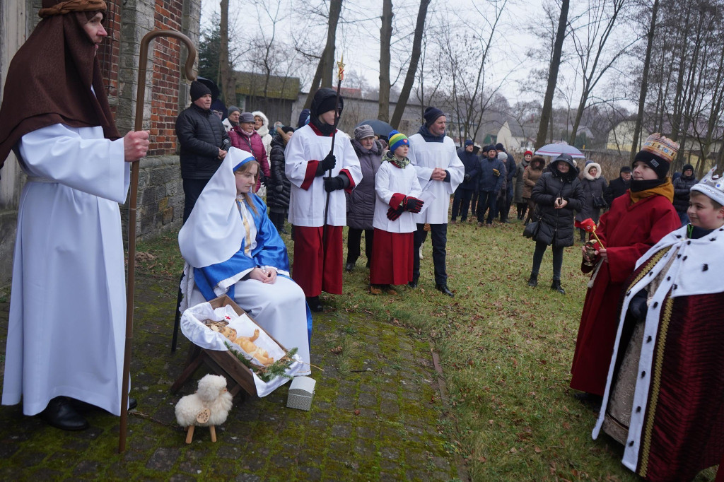 Trzej Królowie przemaszerowali ulicami Gowarczowa [zdjęcia]
