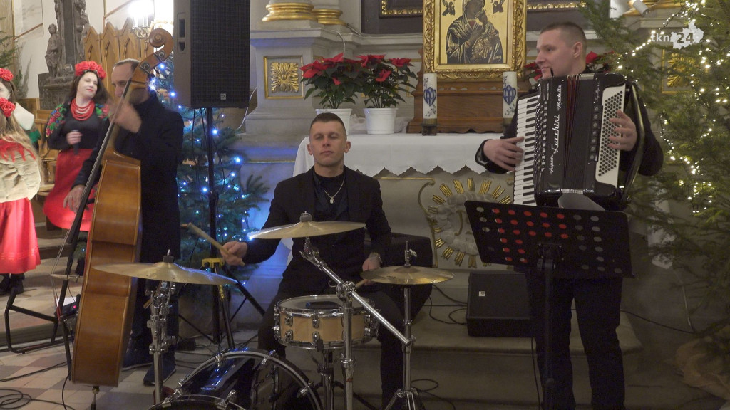 Guzowianki zagrały i zaśpiewały w Kolegiacie [wideo, zdjęcia]