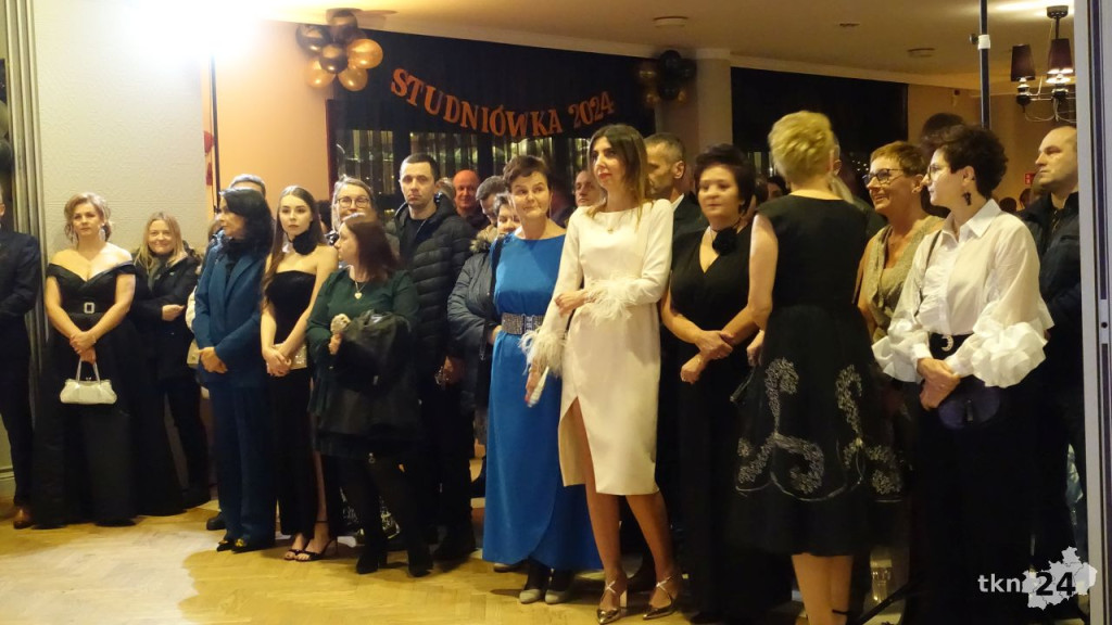 Bal na 200 osób. Wspaniała studniówka Nowego Ogólniaka [wideo, foto]