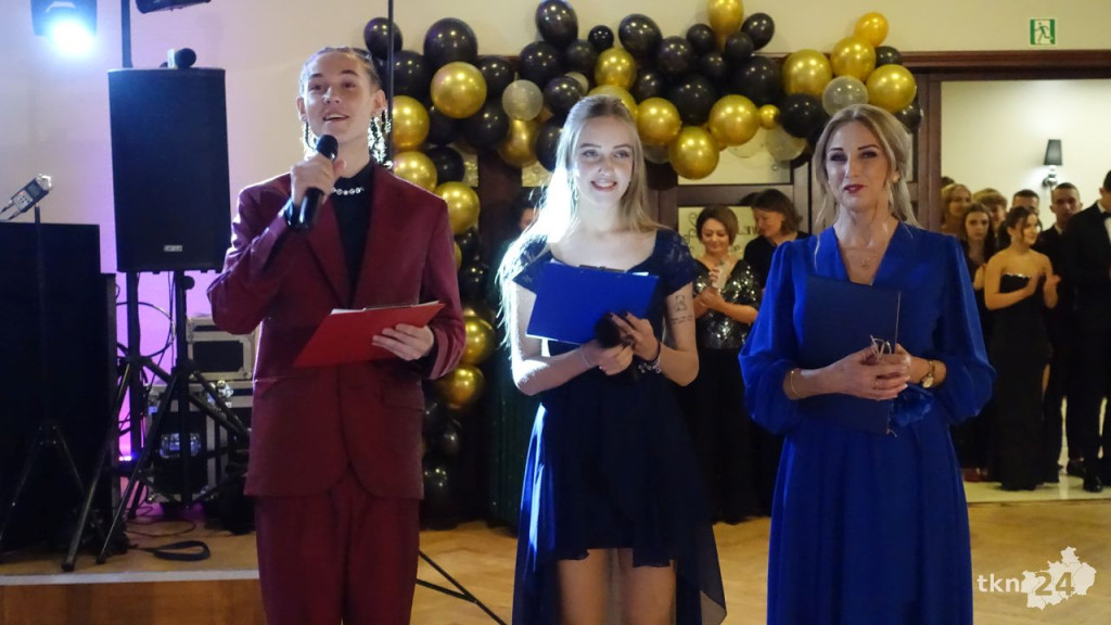 Bal na 200 osób. Wspaniała studniówka Nowego Ogólniaka [wideo, foto]