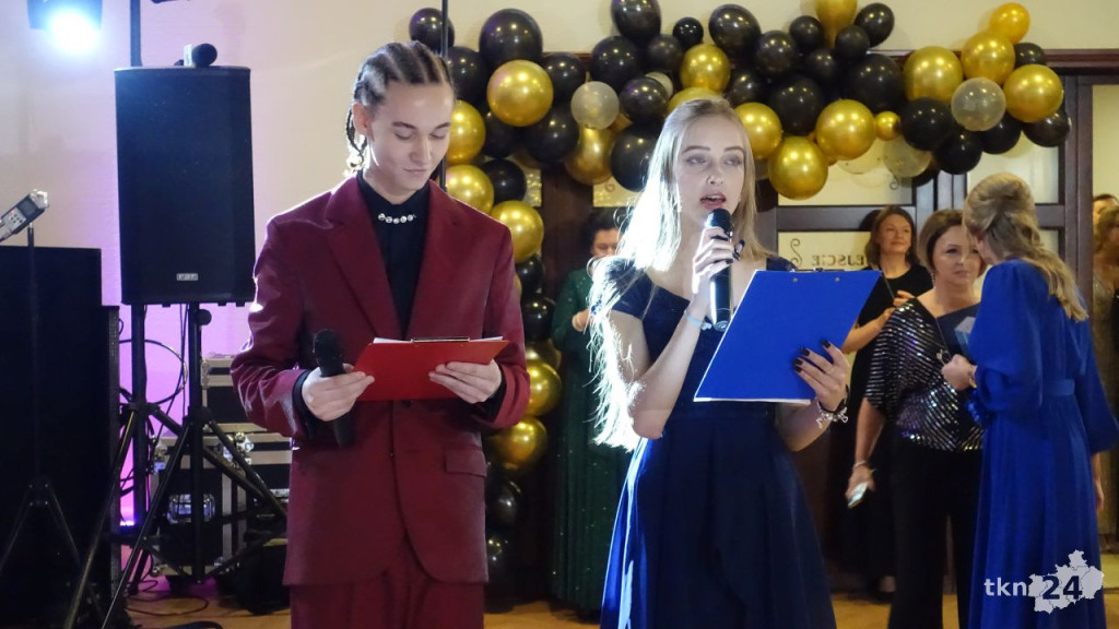 Bal na 200 osób. Wspaniała studniówka Nowego Ogólniaka [wideo, foto]