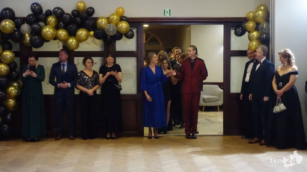 Bal na 200 osób. Wspaniała studniówka Nowego Ogólniaka [wideo, foto]