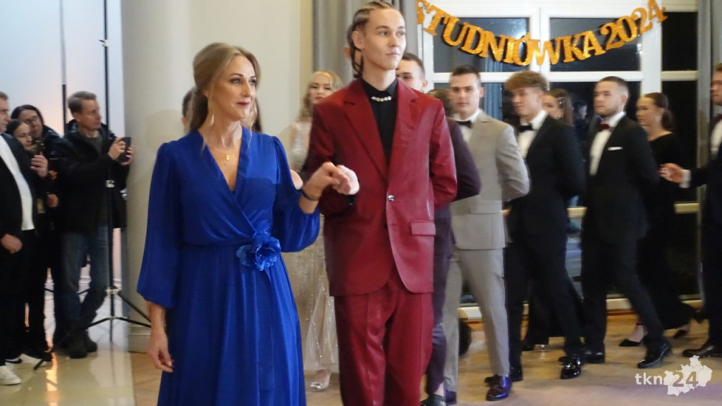 Bal na 200 osób. Wspaniała studniówka Nowego Ogólniaka [wideo, foto]