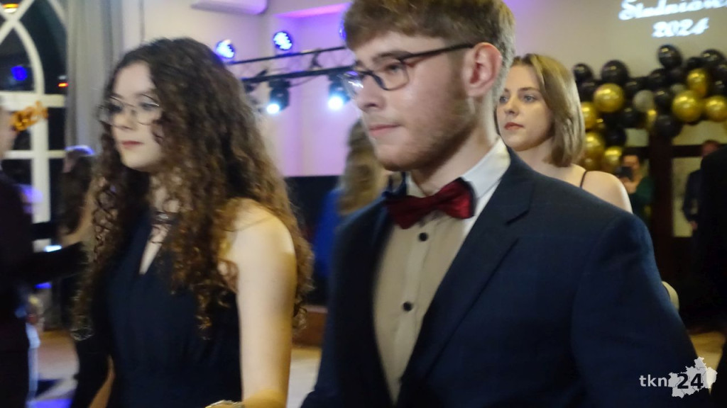 Bal na 200 osób. Wspaniała studniówka Nowego Ogólniaka [wideo, foto]