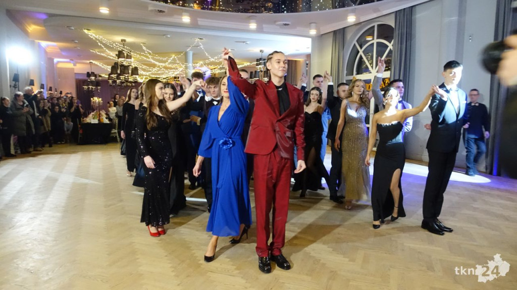 Bal na 200 osób. Wspaniała studniówka Nowego Ogólniaka [wideo, foto]