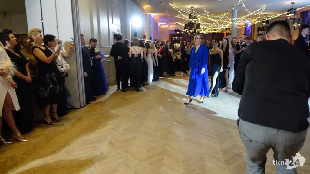 Bal na 200 osób. Wspaniała studniówka Nowego Ogólniaka [wideo, foto]