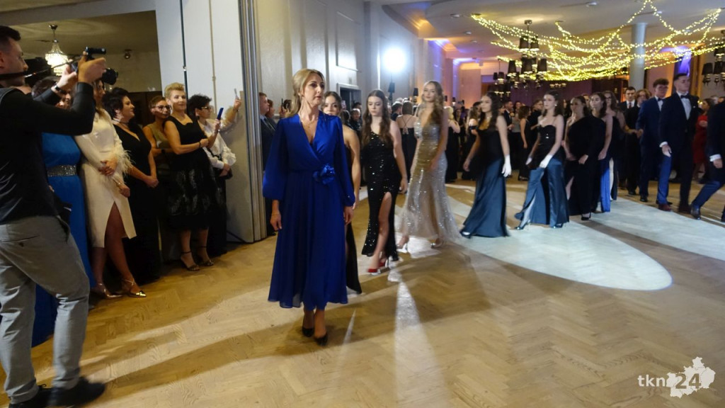Bal na 200 osób. Wspaniała studniówka Nowego Ogólniaka [wideo, foto]